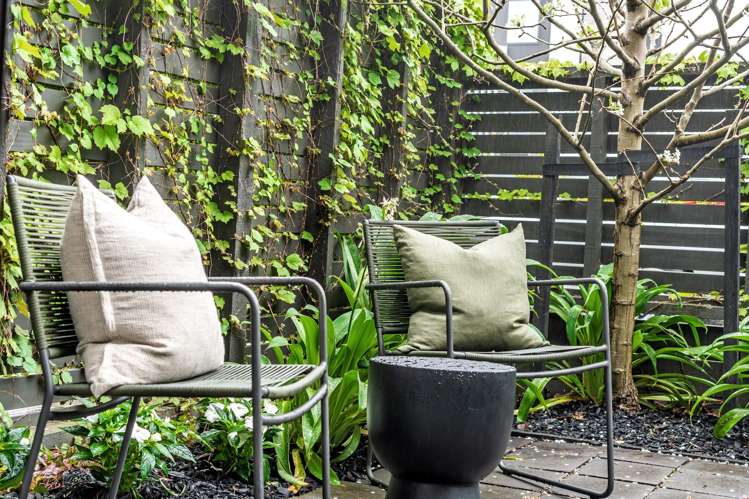 2/4 Glen Atkinson Street St Heliers_8