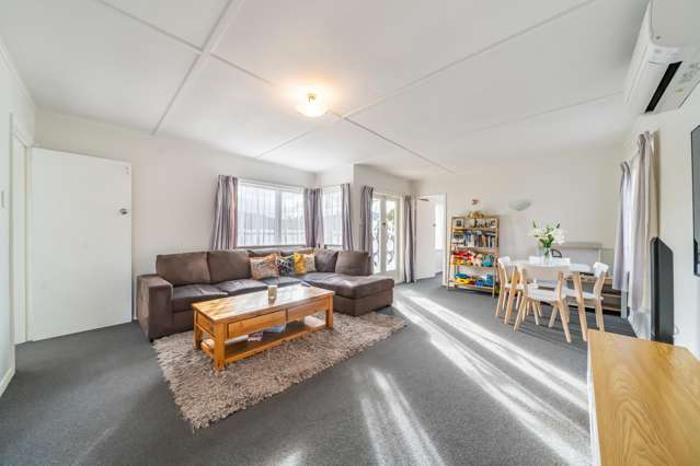 2 Davis Grove Wainuiomata_3