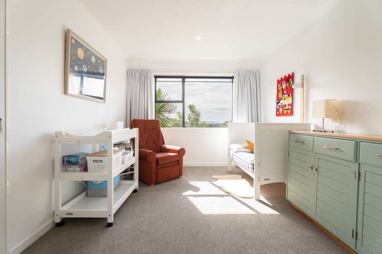 8 Hillview Crescent Paparangi_14