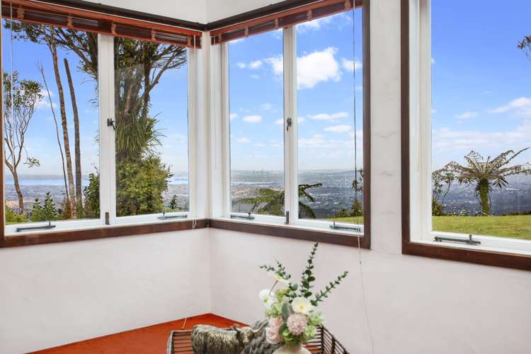 531 Scenic Drive Waiatarua_6