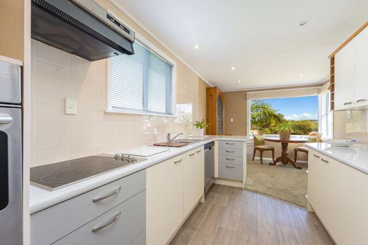 27 Shakespear Road Army Bay_12