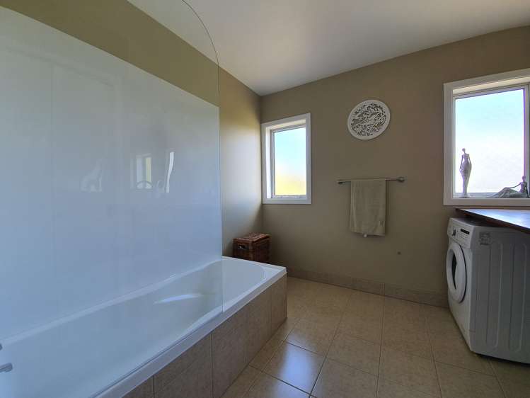 66 Puriri Glade Maungaturoto_13