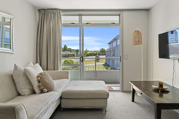 21/300 Lake Terrace Taupo_5