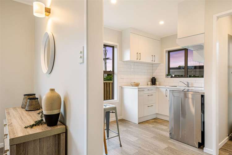 1/14 Flanshaw Road Te Atatu South_6