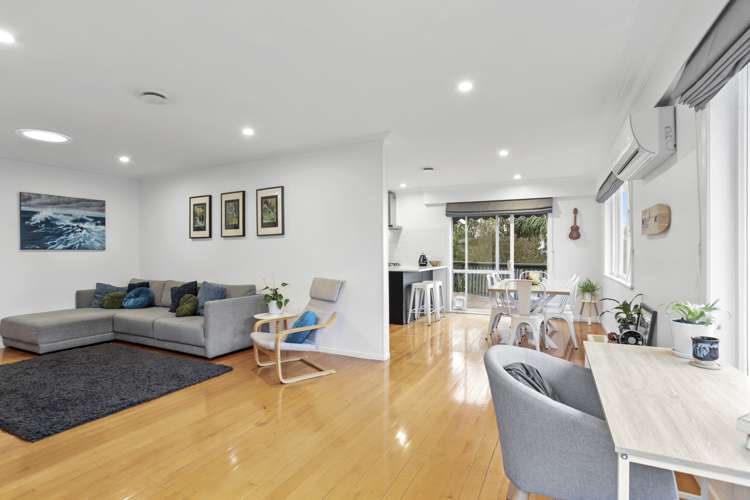 5 Castaing Crescent Te Atatu South_7