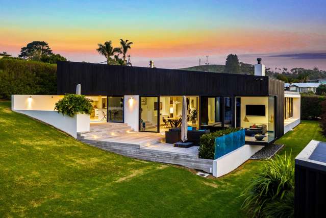 Rare architectural living in the heart of Waimauku