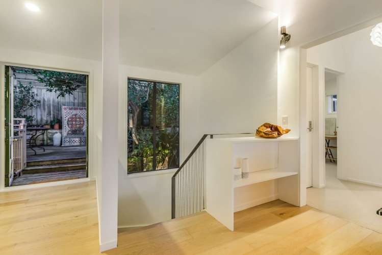 11d Joan Street Point Chevalier_14