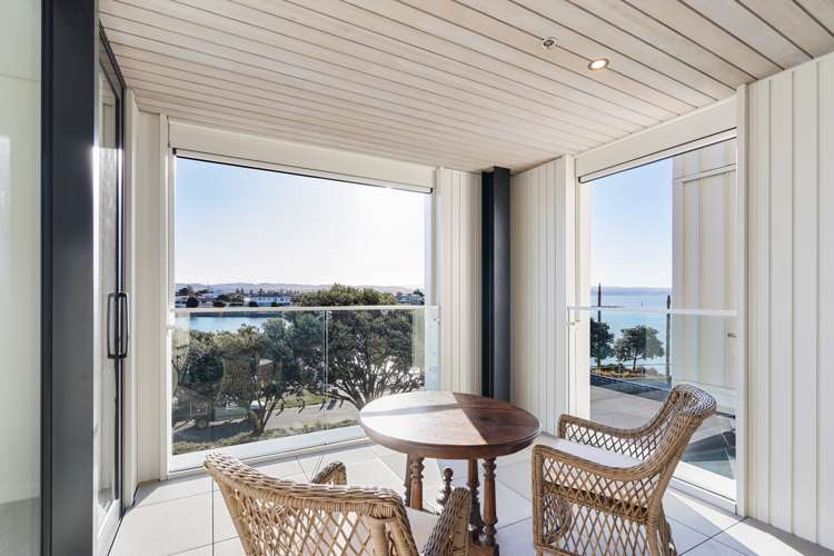 Apartment 202 Customs Quay Ahuriri_11