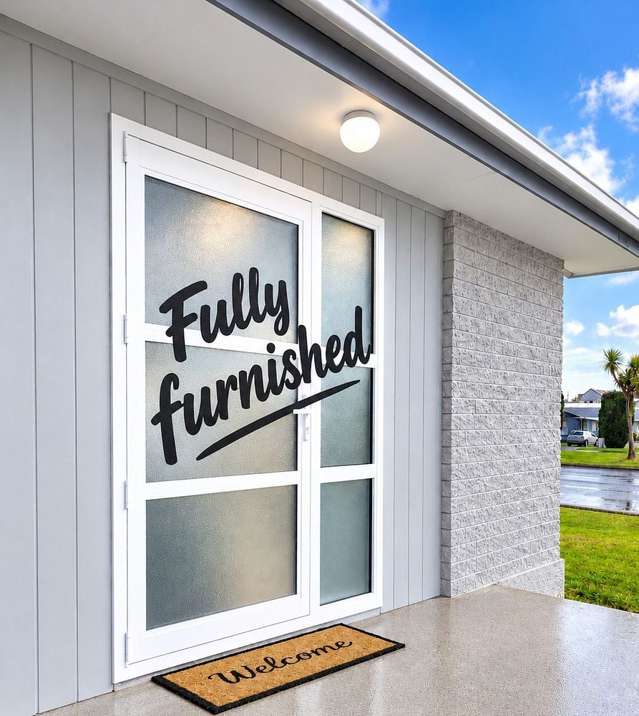 FULLY FURNISHED, FABULOUS LOCATION & NO LAWNS TO M