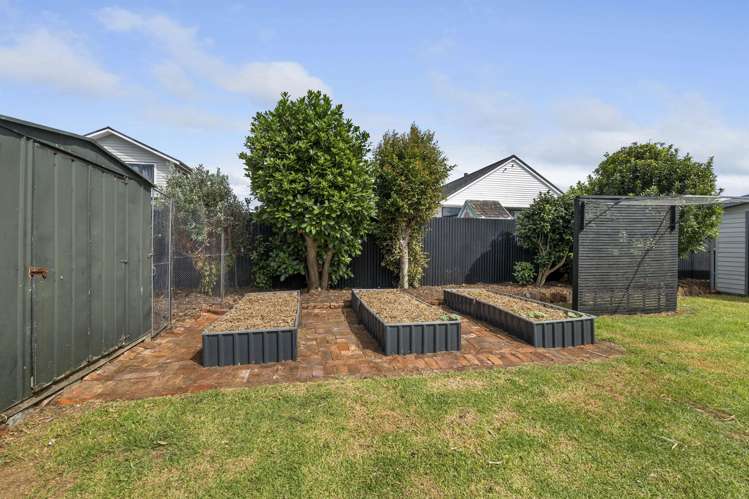 4 Holford Street Westown_22