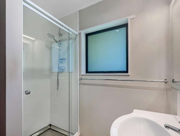 8 Churchill Drive 10792_13