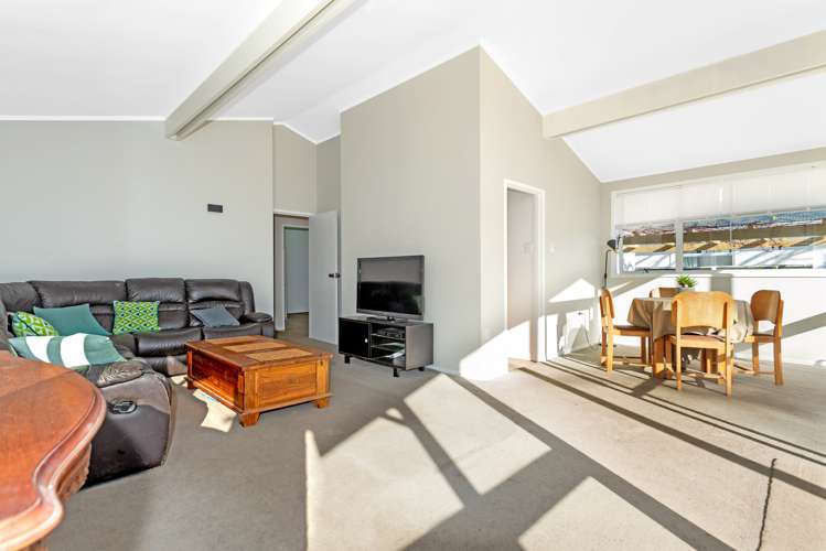 19 Lloyd George Road Wainui_11