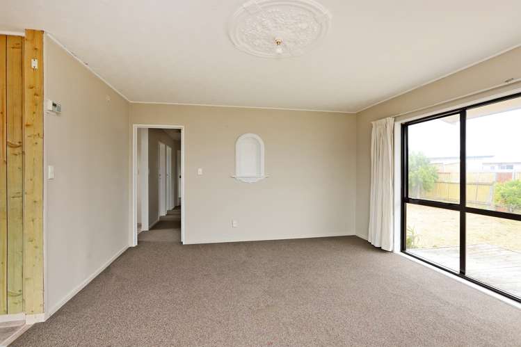 11 Holmes Place Flaxmere_5