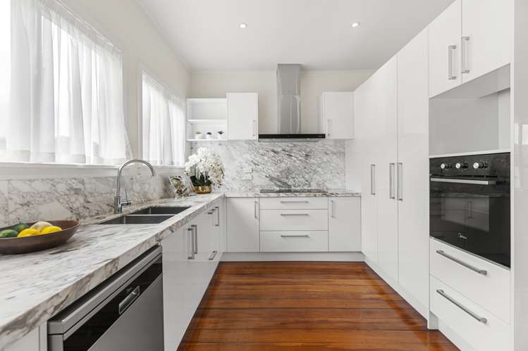 1042 Great North Road Point Chevalier_8