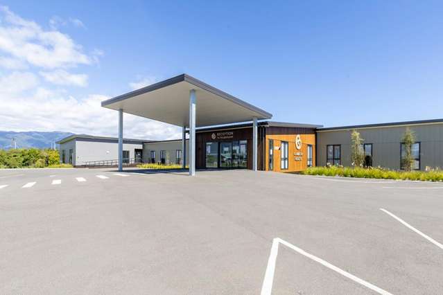 Trophy medical asset with 20-year lease!