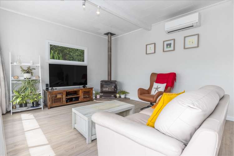 19 Forth Place Papakowhai_10