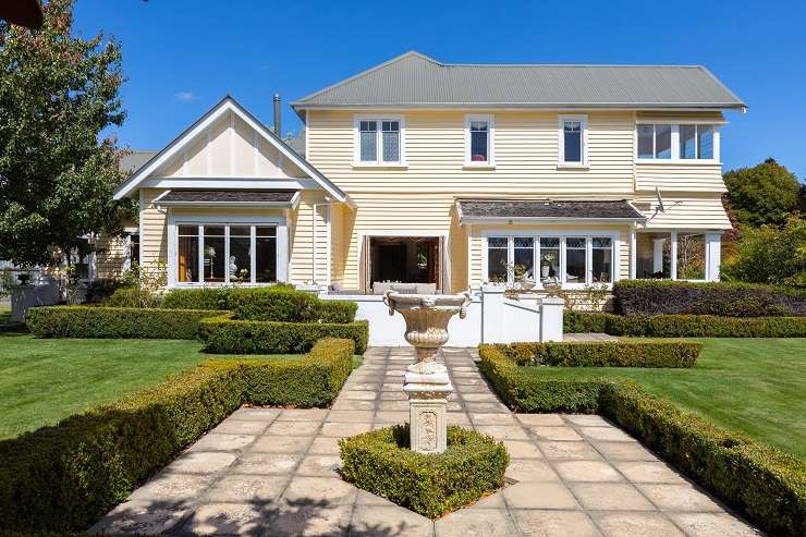 This luxury home on Paritai Drive, in Auckland's Orakei, sold off market for $20m this year. Photo / Supplied