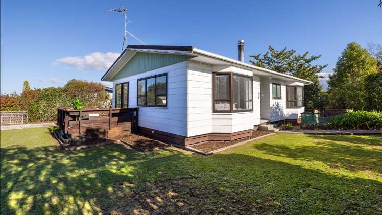 8 Deller Drive Carterton_16