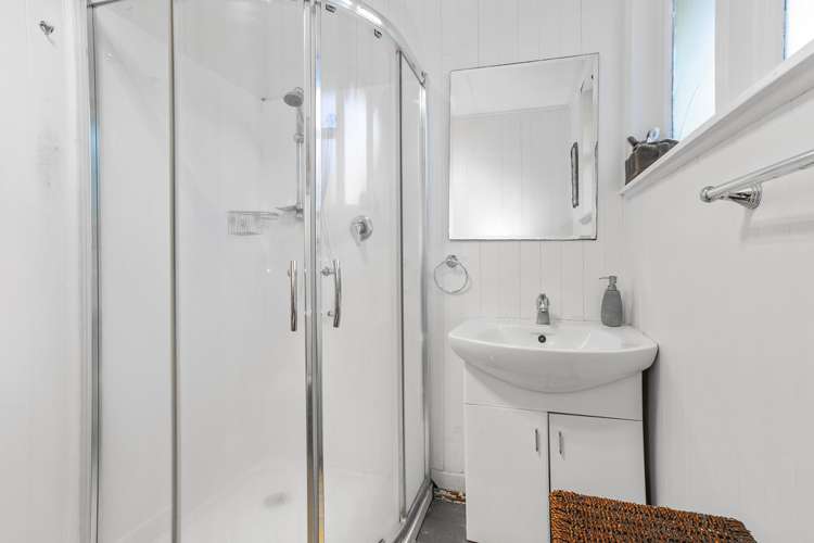 92 Commissariat Road Mount Wellington_11