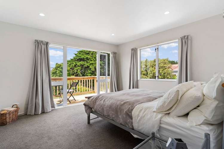 8 Lookout Drive Laingholm_5