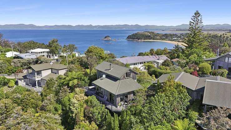 Holiday-makers make the most of a stunning Northland day at Waipu Cove. Photo / Michael Cunningham