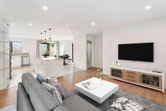 Refined Elegance: Spacious Home in New Lynn!