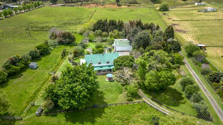 Jacaranda Lodge, 3195 Tiki Road_1