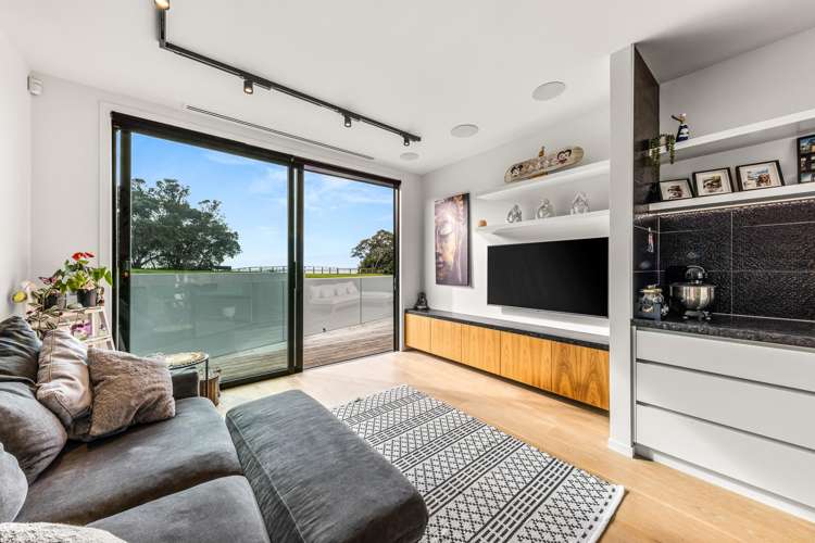 131a Beach Road Castor Bay_11