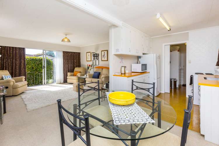 1/9 Denver Grove Totara Park_9