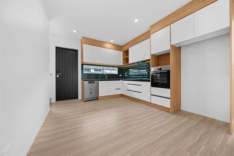 8 Longview Oak Lane Papakura_2