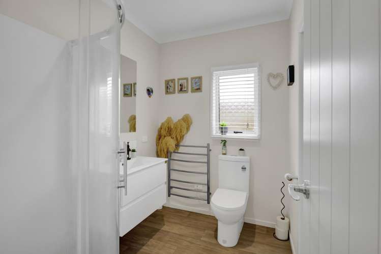 8 Manatu Lane Inglewood_13