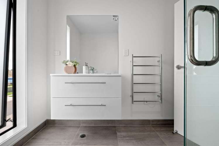 1/51 Cabourne Drive Glenview_10