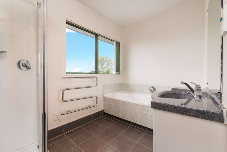 8a Kelwyn Road Kelston_16