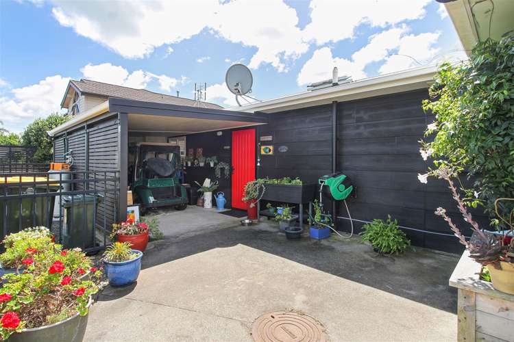 28 Crispe Road Clarks Beach_32