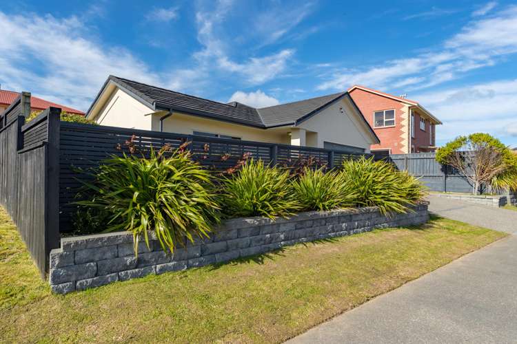 4 Silver Pine Avenue Woodridge_2