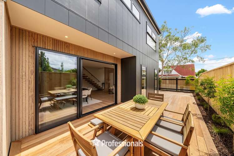 8 Maire Street Woburn_22