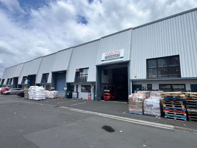 827M² WAREHOUSE - MT ROSKILL