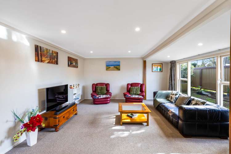 65 Royal Road Massey_4