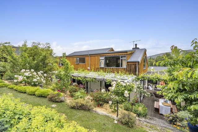 A spacious retreat close to town