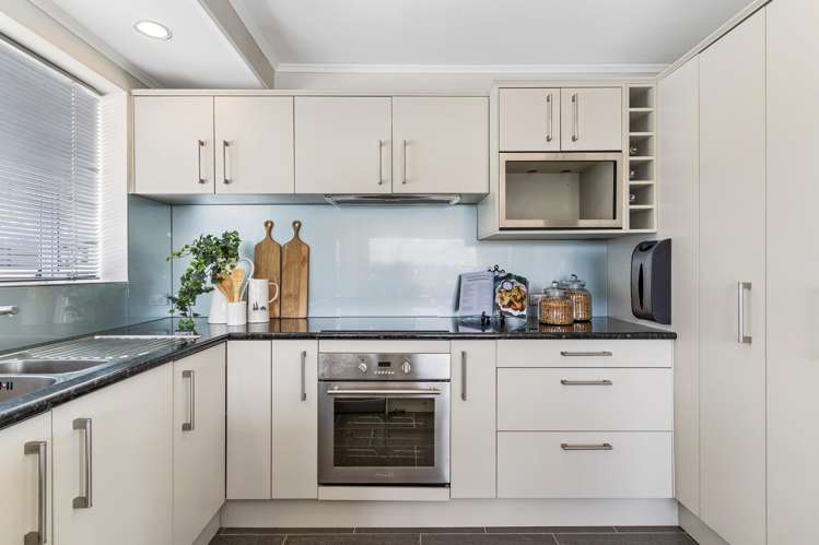 1/7 Colmar Road Mellons Bay_8