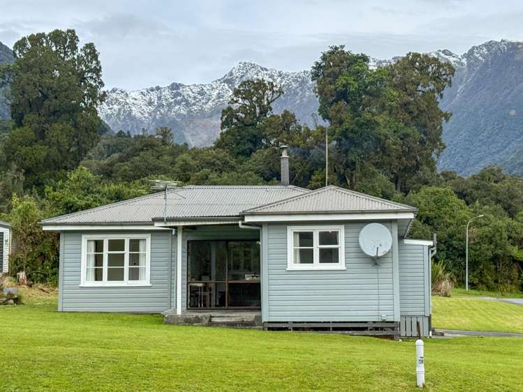 13 Main Road Fox Glacier_14