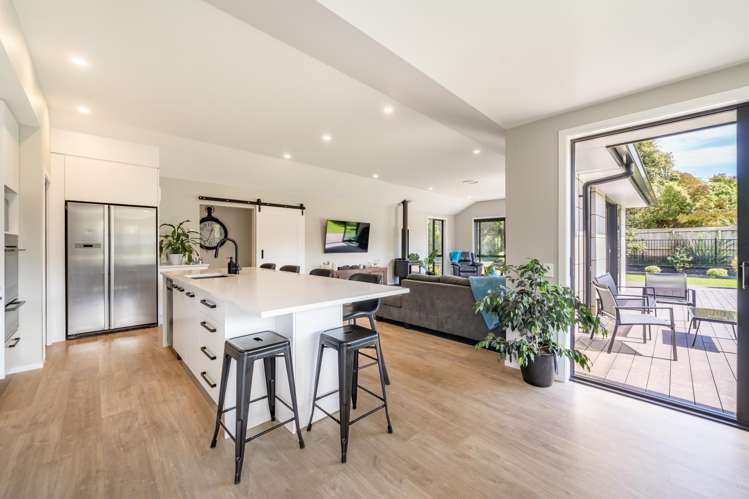 355 Grays Road Pāuatahanui_3