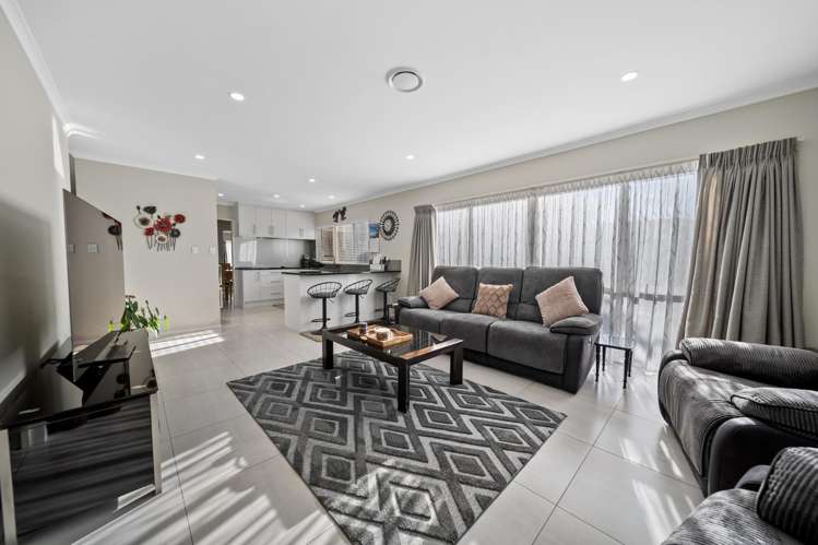 17 Flora Place Wattle Downs_15