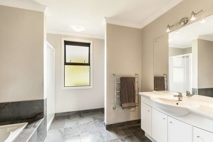 67 Staincross Street Green Bay_16