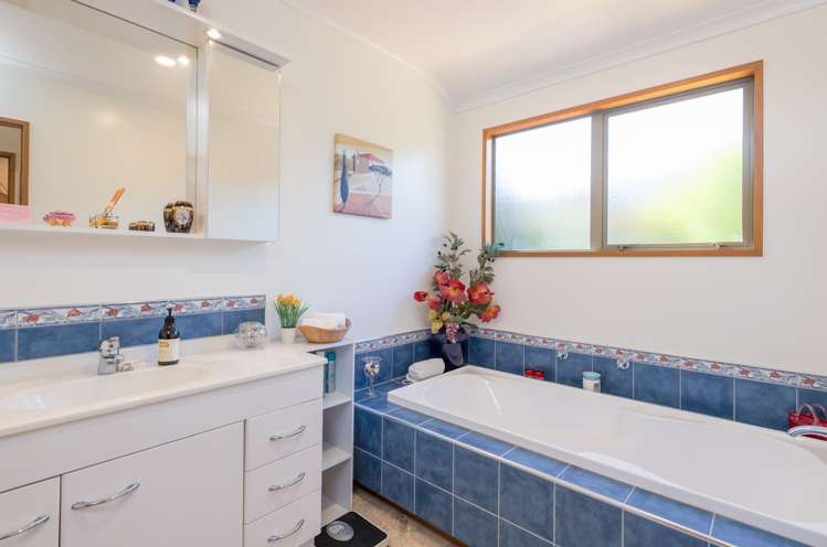 32 Saint James Avenue Richmond_16