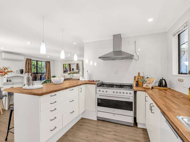 64 Karnak Crescent Russley_4