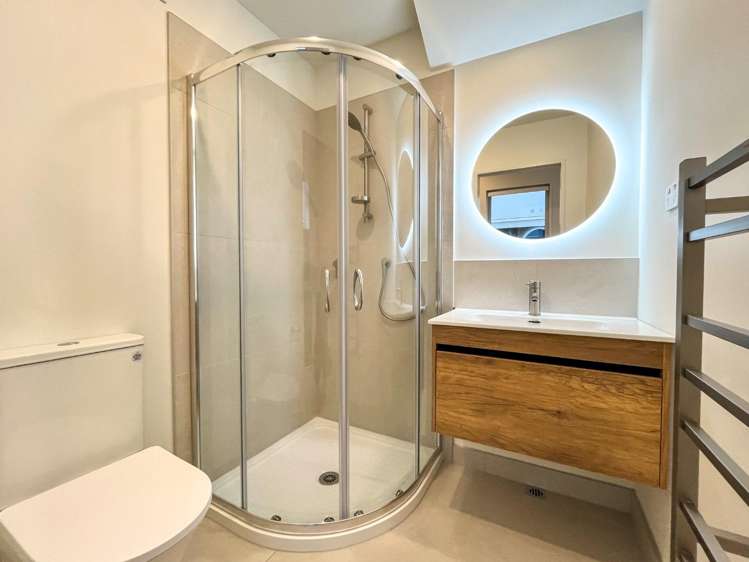 14/9 Aeroview Drive 1603_8