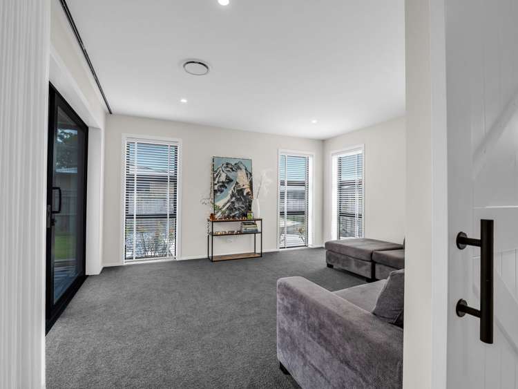27 Coutts Way_4