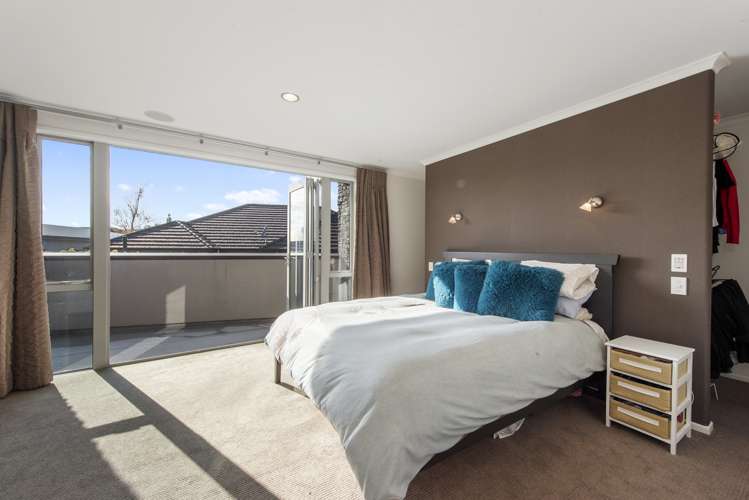 18 Compton Grove Huntington_19