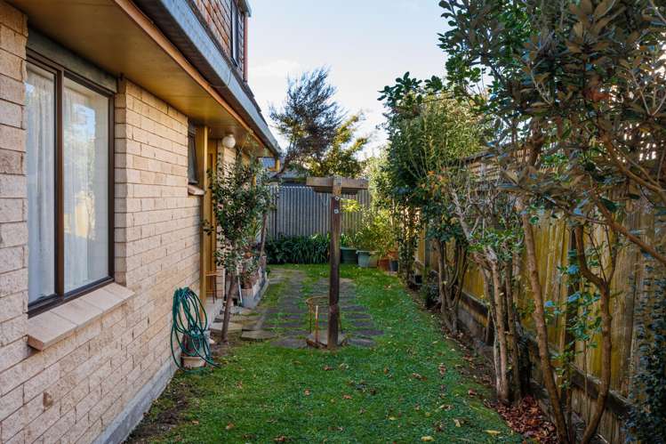 2A Bristol Crescent Roslyn_14